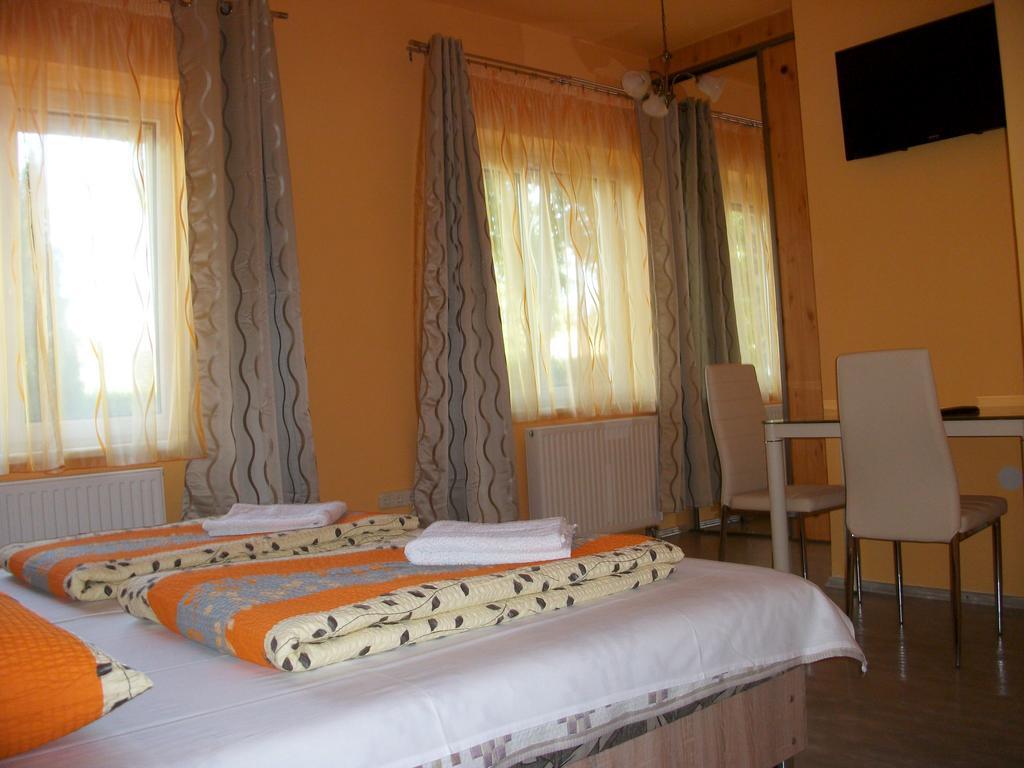 Eden Ii. Hotel Miskolc Ngoại thất bức ảnh