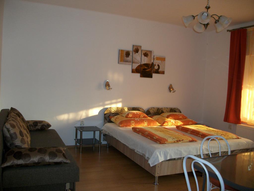 Eden Ii. Hotel Miskolc Ngoại thất bức ảnh