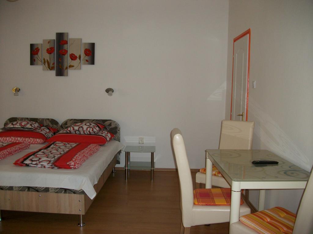 Eden Ii. Hotel Miskolc Ngoại thất bức ảnh