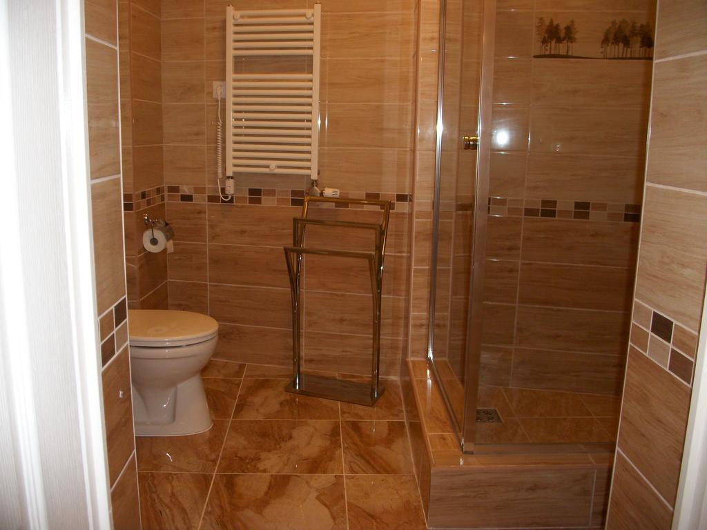 Eden Ii. Hotel Miskolc Ngoại thất bức ảnh